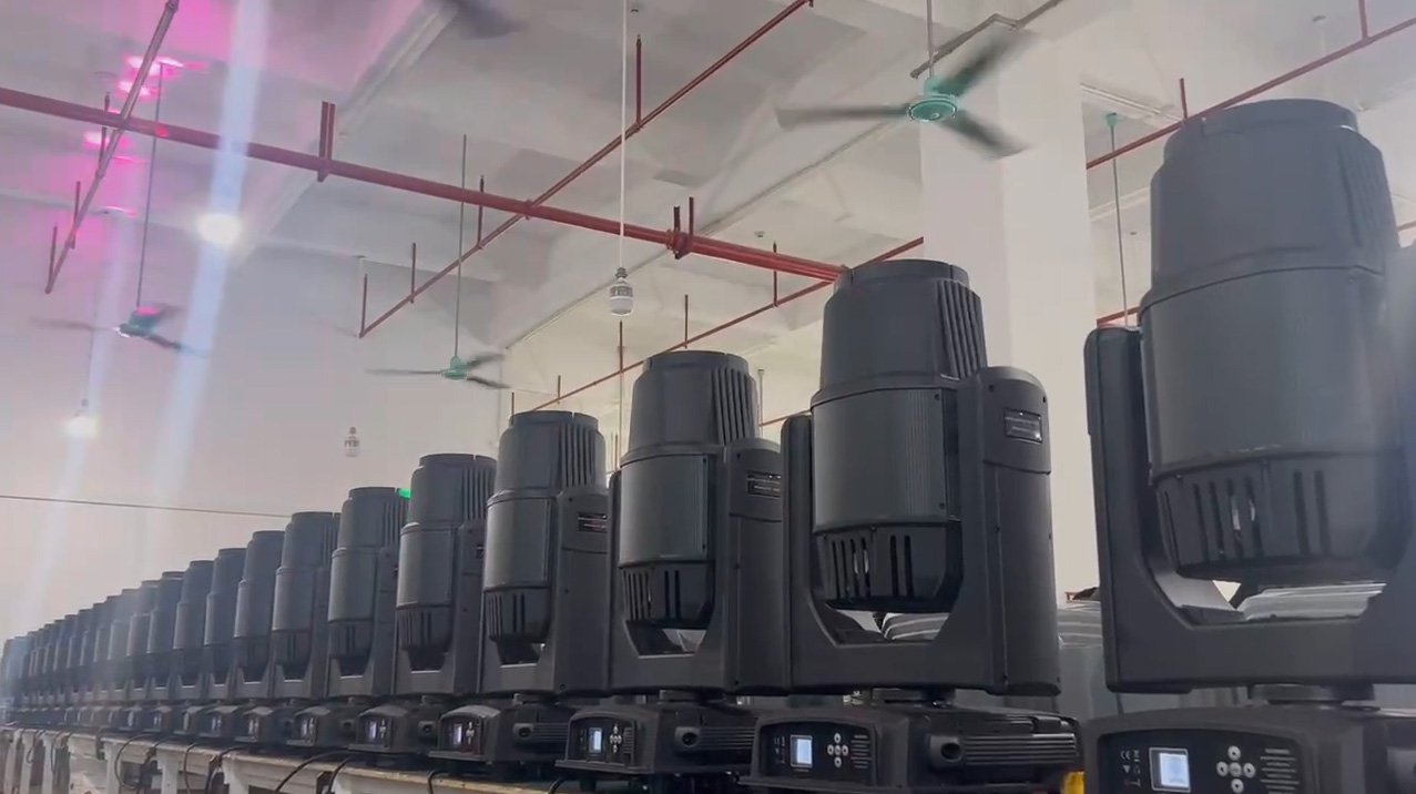 生产现场-户外LS-500 BSW 防水LED摇头灯 (CMY+CTO+RDM)