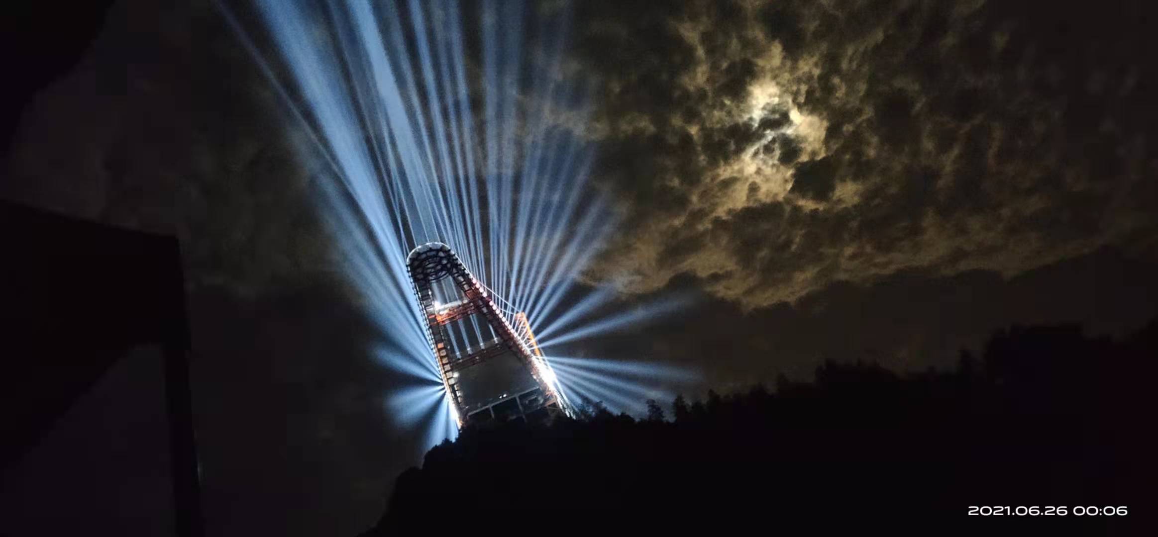 浙江某网红玻璃桥案例