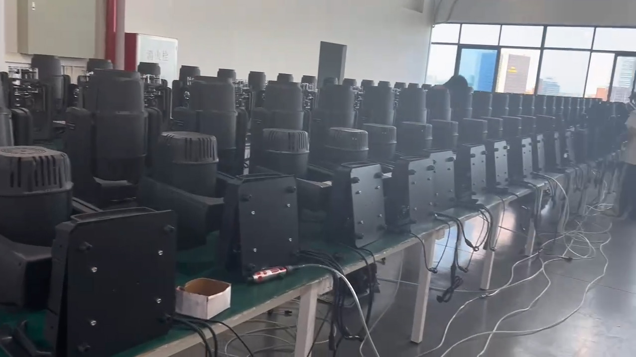 生产现场-全新升级户外防水光束灯